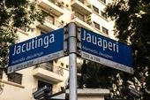 Placas de rua com nomes indígenas 