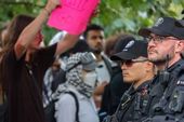 Manifestação anti imigração em Toronto 