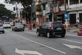 Buraco se forma na Av Pirajussara 