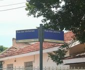 Placa de rua com nomes de flores 