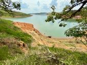 Mergulhadores varrem represa por jovem 