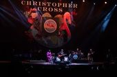Cantor Christopher Cross faz show em SP 