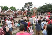 Canto de Natal emociona turistas Gramado 
