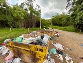 Estrada rural vira lixão a céu aberto SJC 