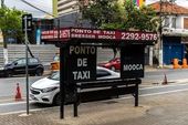 Ponto de táxi no bairro da Mooca 