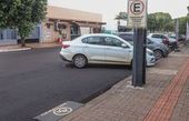 Veículos estacionados na diagonal 