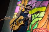 Cantor Jason Mraz faz show em SP 