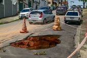 Buraco de rua chuvas Sabesp obras 