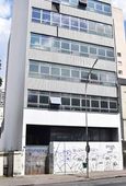 Edifício abandonado e sem ocupação 
