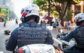 Policial Militar em moto 