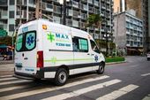 Ambulância Max trafegando em SP 