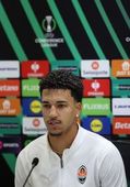 Coletiva de técnico e jogador do Shakhtar 