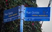 Placa de rua destacando Terra Indígena 