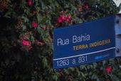 Placa de rua destacando Terra Indígena 