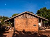 Construção rural feita com tijolos 