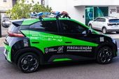 Veículo elétrico equipado com câmeras 