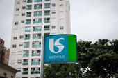 Placa com o logo da Sabesp 
