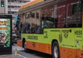 Ônibus elétrico circulando pelas ruas 