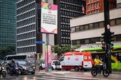 Ambulância Samu na avenida Paulista 
