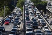 Trânsito intenso na Ligação Leste Oeste 