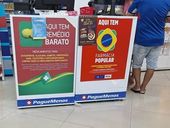 Atendimento em balcão de farmácia popular 