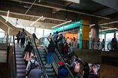 Passageiros na linha 4 Amarela do metrô 