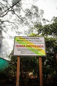 Placa indicando terra indígena 