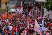 Caminhada em SP reúne Lula e Haddad 