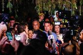 Flavio Bolsonaro faz coletiva 