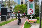 Painel de velocidade na ciclovia em SP 