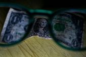 Bolsa fecha em queda e dólar em alta 